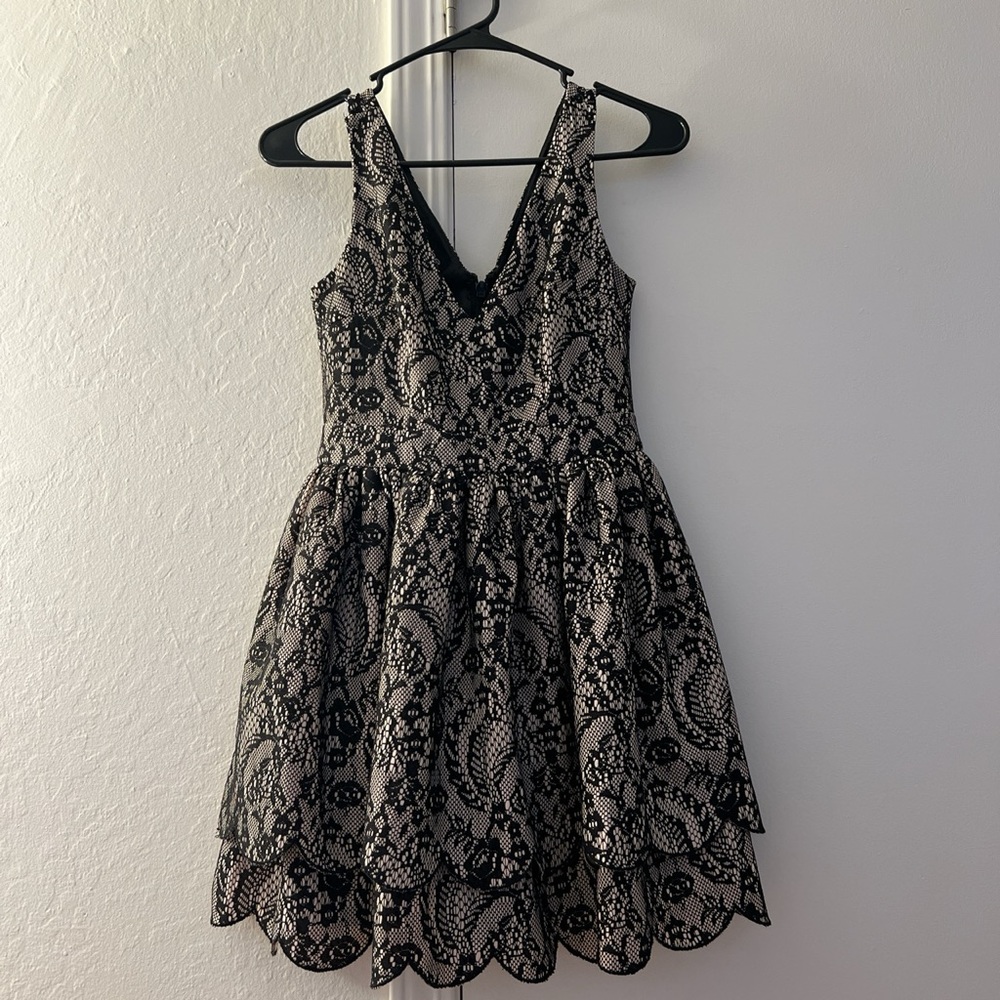 BEBE Black and Nude Lace Short, A-Line Dress, V-Neck, Scallop Hem, Lined, Size 2